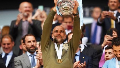 开云体育官网-瓜帅：现在可以讨论三冠了 会一直热爱曼城