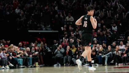 开云体育下载-上来跑两圈有氧~杨瀚森最后时刻出战1分52秒无数据进账 正负值+1